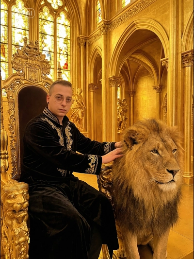 RÈ