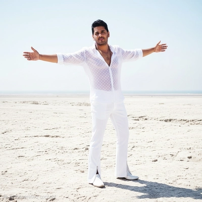 The Shahrukh Khan Iconic Pose